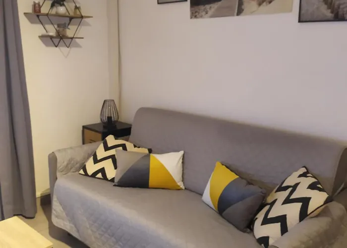 Beau Avec Grande Terrasse 라그랑모트